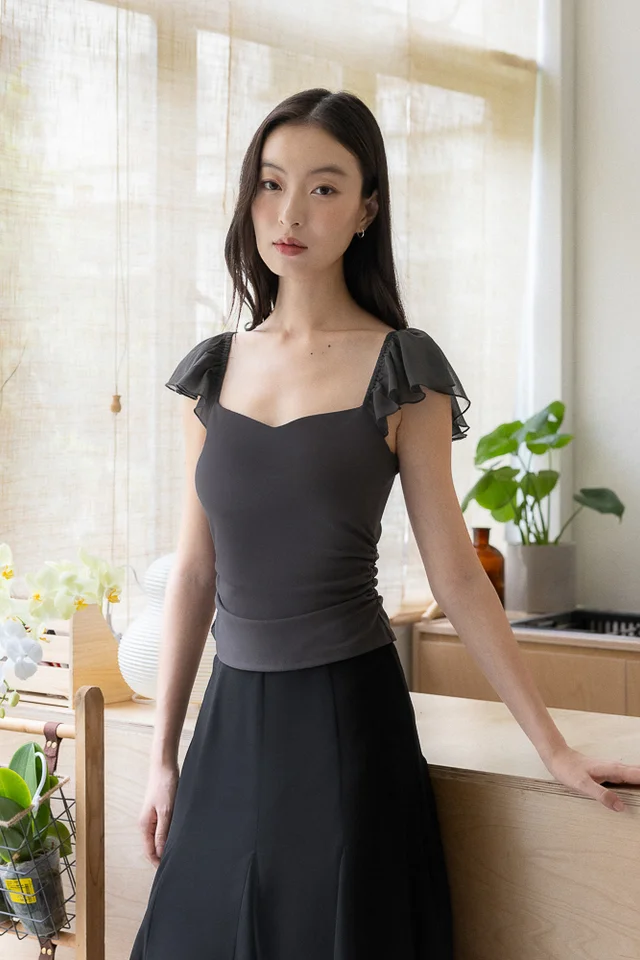 AVENNE PADDED CONTRAST CHIFFON FLUTTER SLEEVE TOP (DARK GREY)