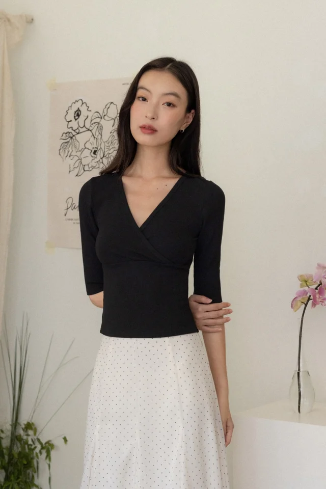 AURENNA RIBBED V-NECK WRAP SLEEVE TOP (BLACK)