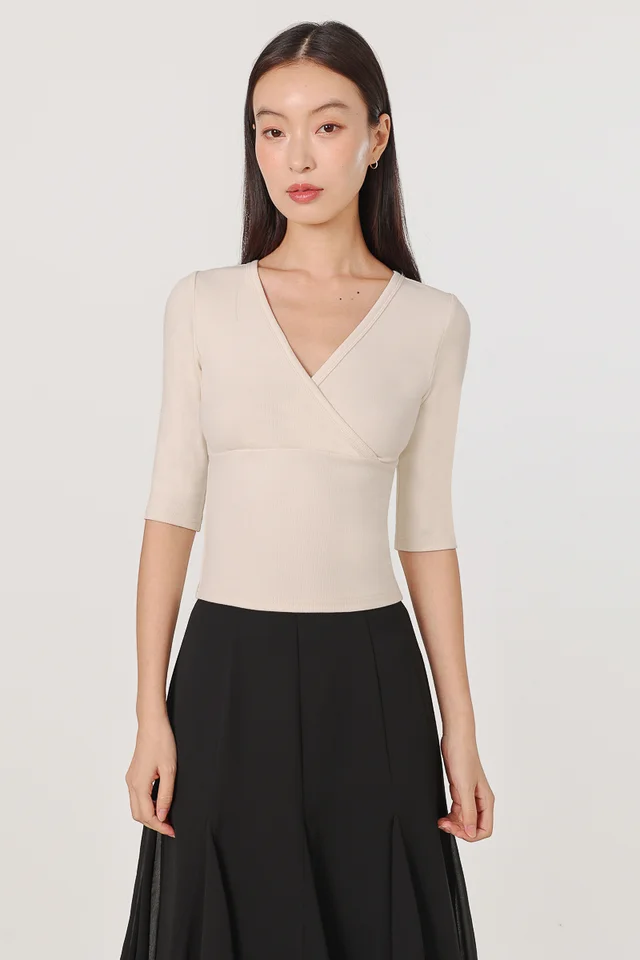 AURENNA RIBBED V-NECK WRAP SLEEVE TOP (OAT)