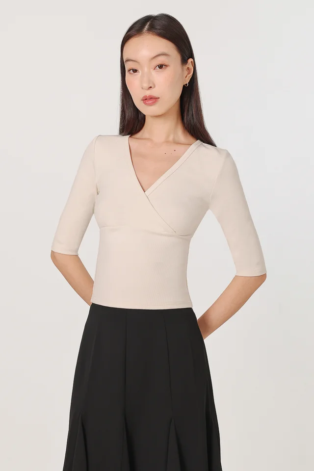 AURENNA RIBBED V-NECK WRAP SLEEVE TOP (OAT)