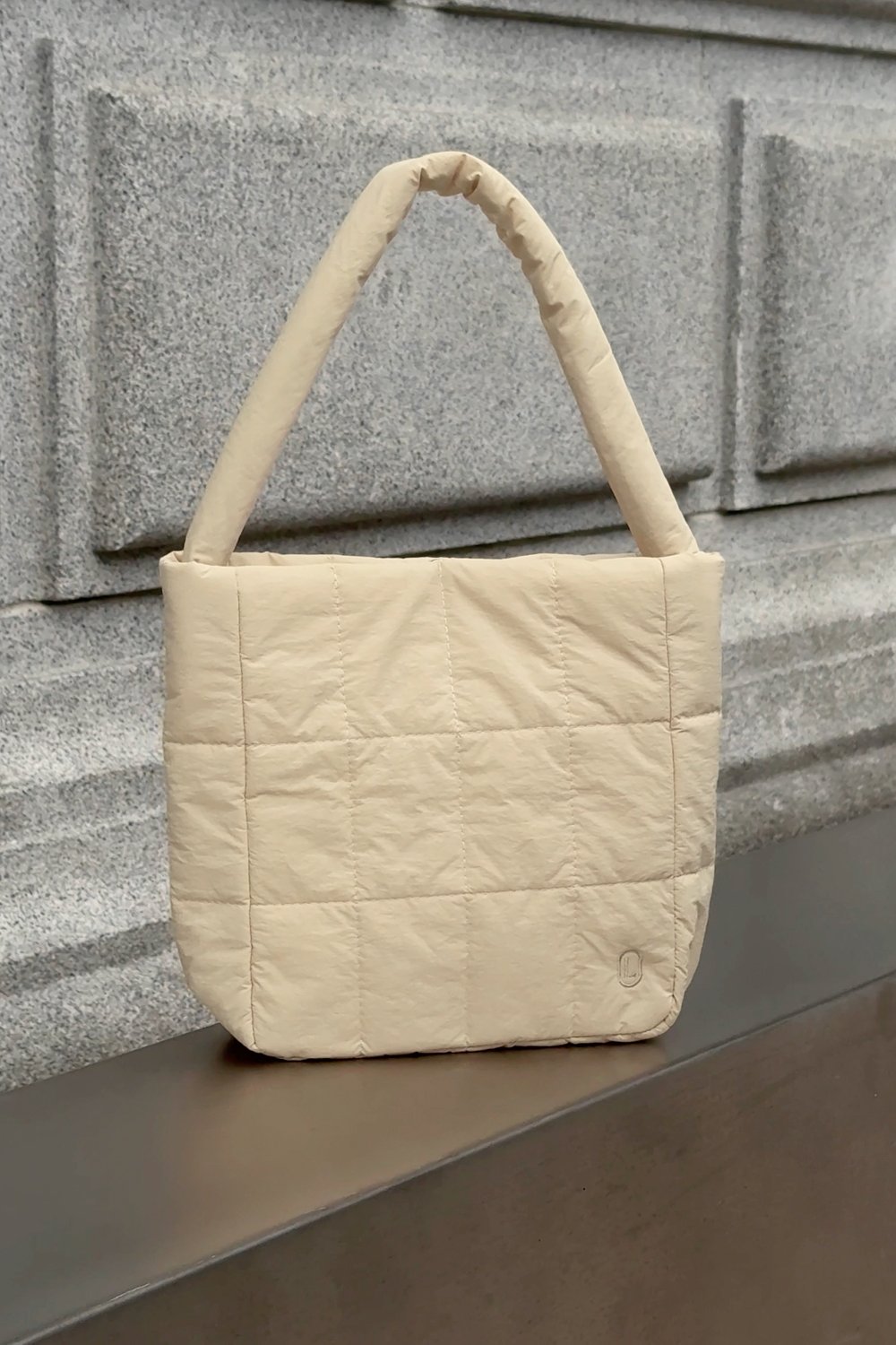 PILLOW QUILTED TOTE - MEDIUM (FAWN) | Lovet