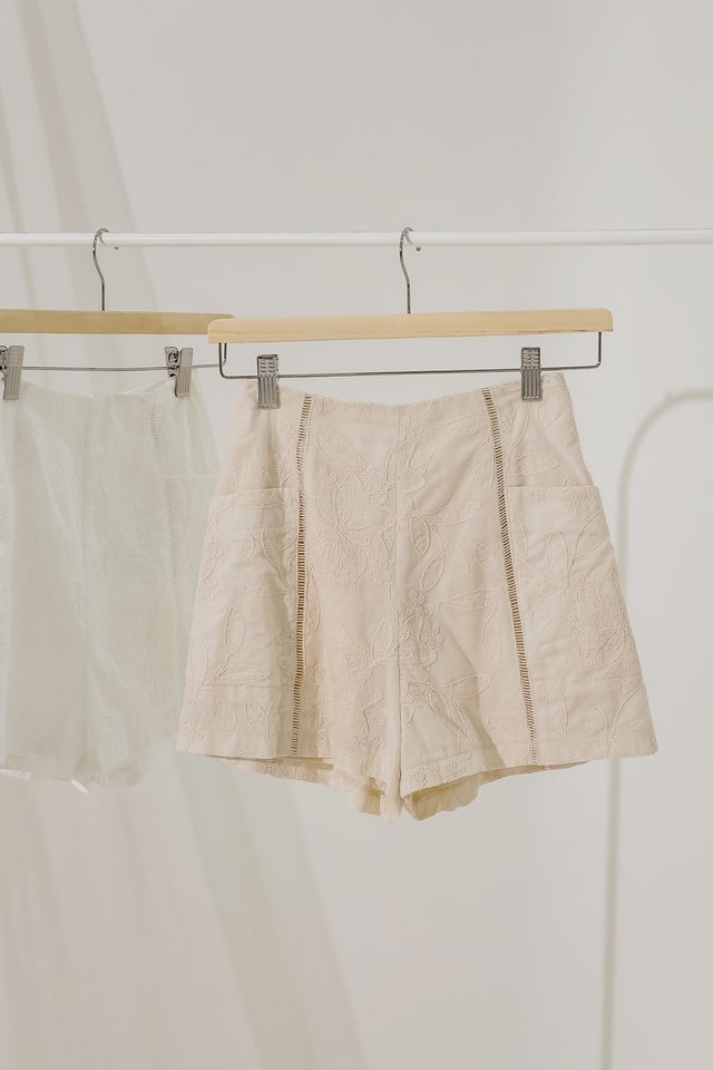PHYLLIS EMBROIDERY EYELET SHORTS #MADEBYLOVET (COTTON BEIGE)