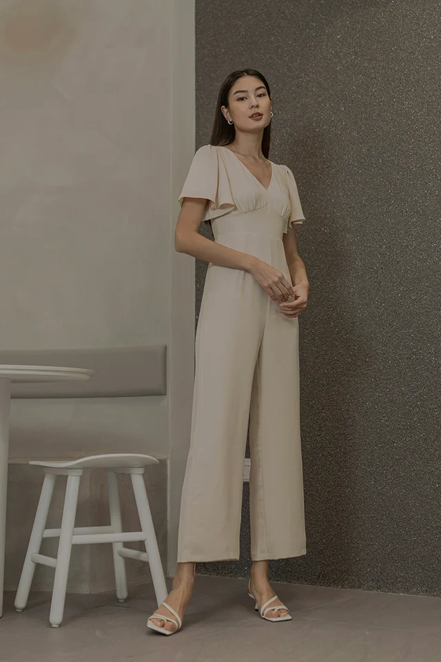 CARMEN FLUTTER SLEEVE JUMPSUIT (CRÈME)
